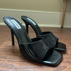 Never worn : Steve Madden Patent Leather Black Heels